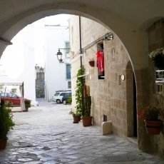 The streets of Monopoli 04