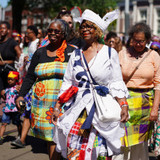 Women in traditional koto dress and angisa headscarves, Bigi Spikri Amsterdam