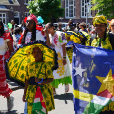 Woman and girl with a parasol and flag at Bigi Spikri, Amsterdam