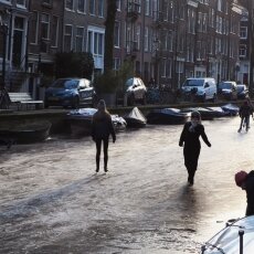 Skating on frozen canals in Amsterdam 03
