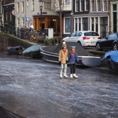 Skating on frozen canals in Amsterdam 04
