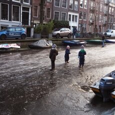 Skating on frozen canals in Amsterdam 05