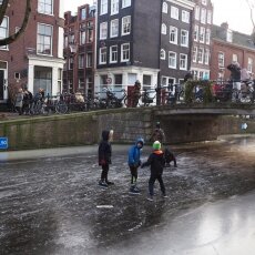 Skating on frozen canals in Amsterdam 08