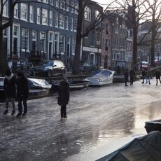 Skating on frozen canals in Amsterdam 15