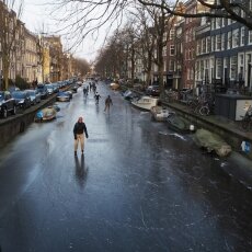 Skating on frozen canals in Amsterdam 18