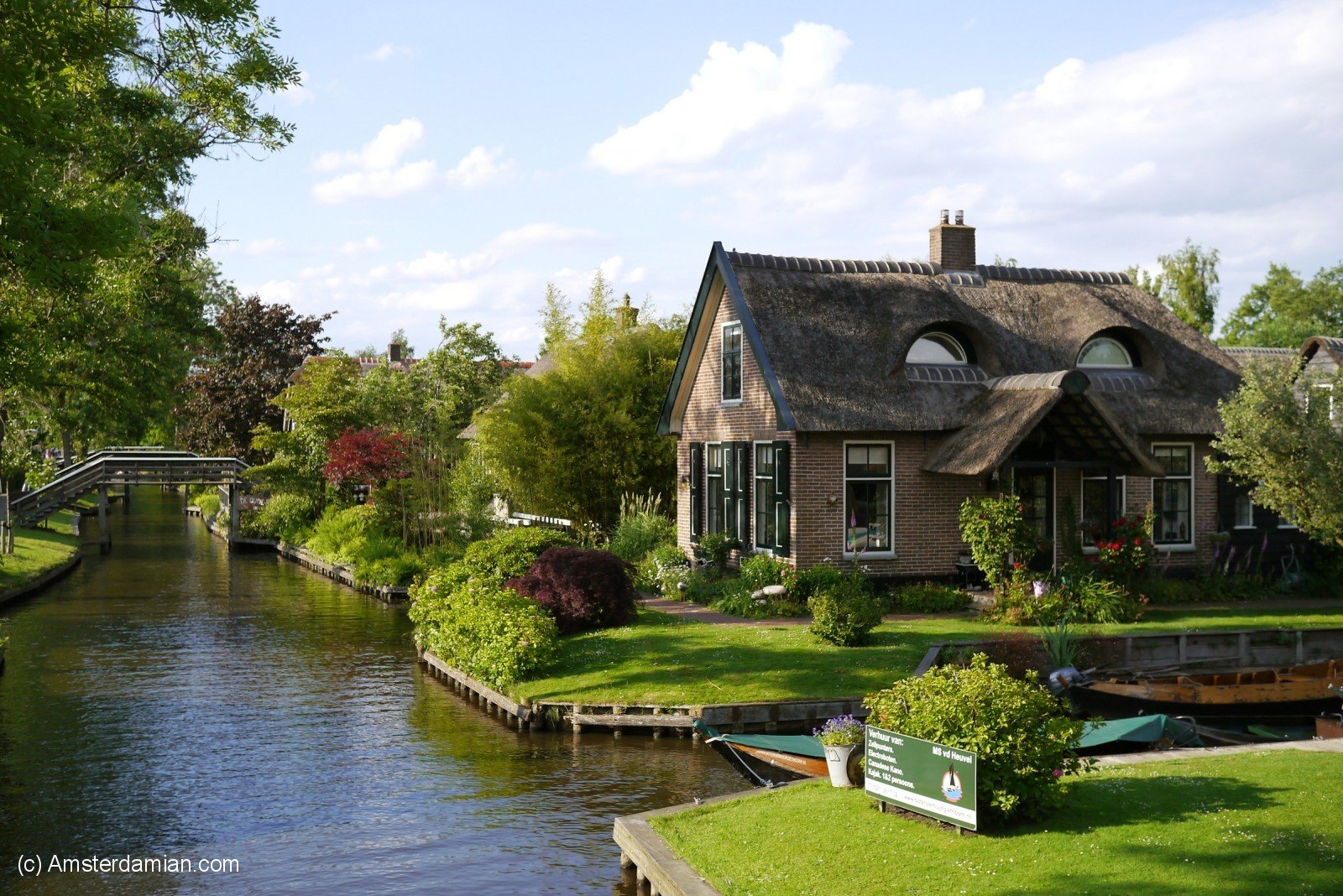Visiting the fairy-tale village of Giethoorn | Amsterdamian