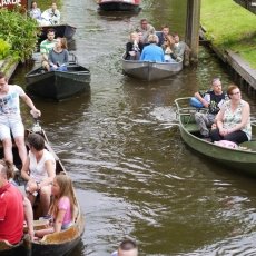 Giethoorn - the tourists 08