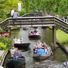 Giethoorn - the tourists 09