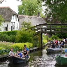 Giethoorn - the tourists 11