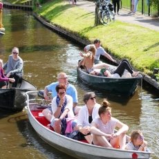 Giethoorn - the tourists 13