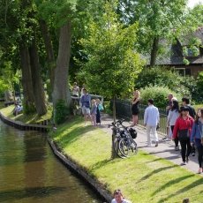 Giethoorn - the tourists 14
