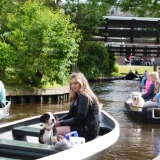 Giethoorn - the tourists 15