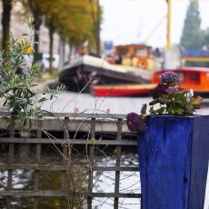 Houseboat interior 01
