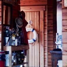 Houseboat interior 06