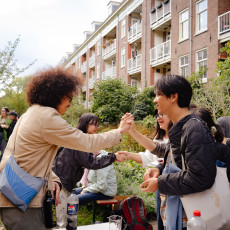 Friends greeting each other at De Poorthuisjes