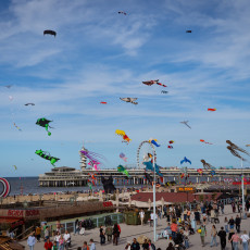 Kites over the boulevard and De Pier at the Scheveningen kite festival