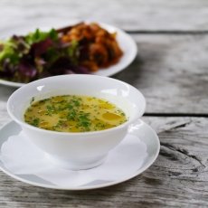 Cauliflower soup with peanuts