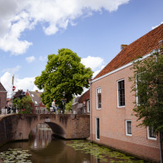 Arched bridge over a canal in Oudewater