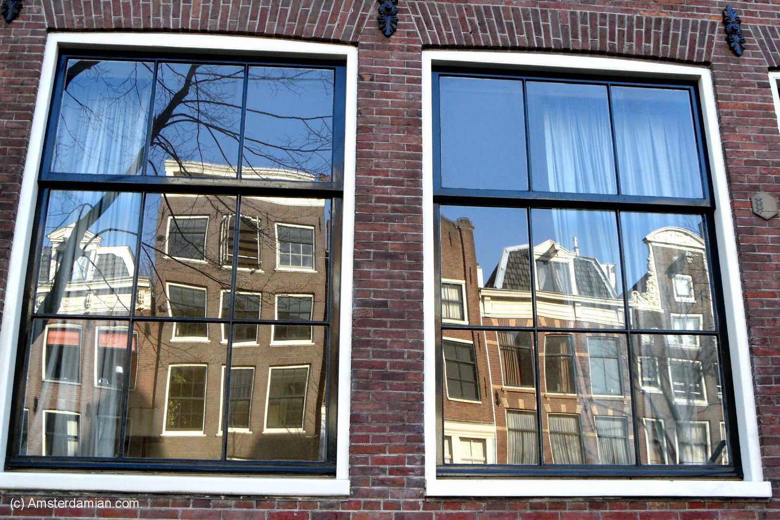 Reflections of the city | Amsterdamian