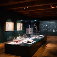 Green-walled room with ship models, charts and drawings at the maritime museum