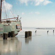 Skating on natural ice in Hoorn 01
