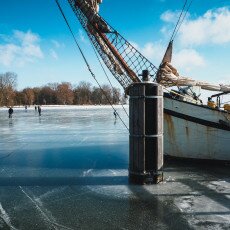 Skating on natural ice in Hoorn 05