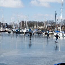 Skating on natural ice in Hoorn 14