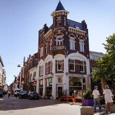 An ornate corner building on a Tilburg shopping street