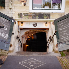 Entrance to the cellar restaurant In den Struyskelder in Veere