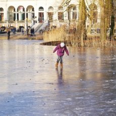 Frozen lakes Vondelpark 06