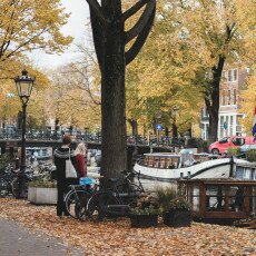 Amsterdam in yellow coat 03