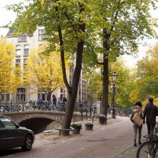 Amsterdam in yellow coat 08