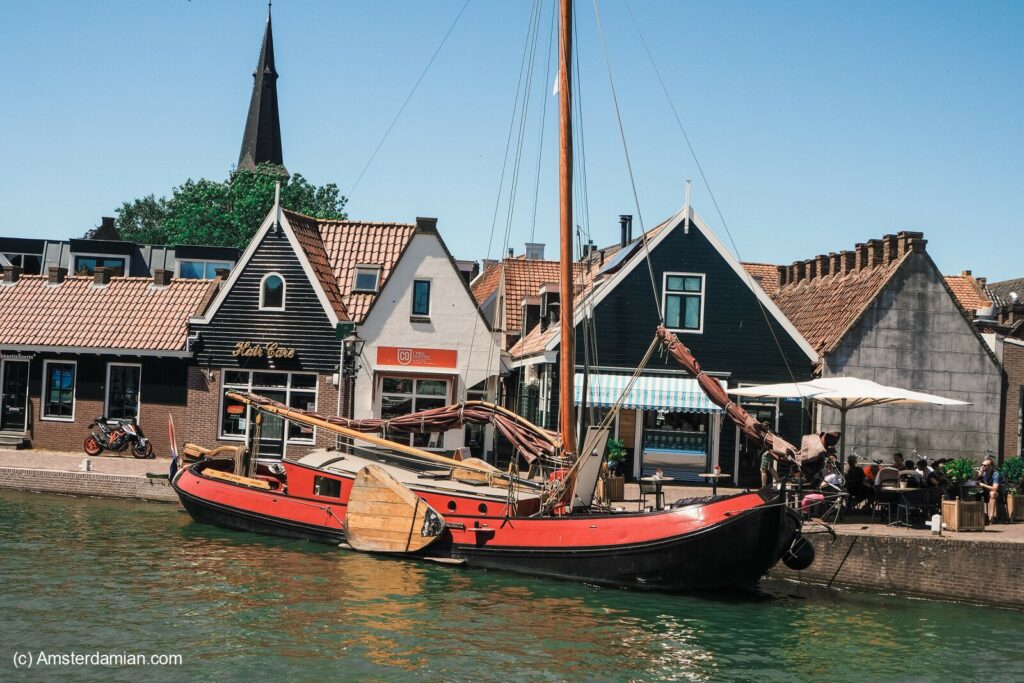 Boat moored in Monnickendam