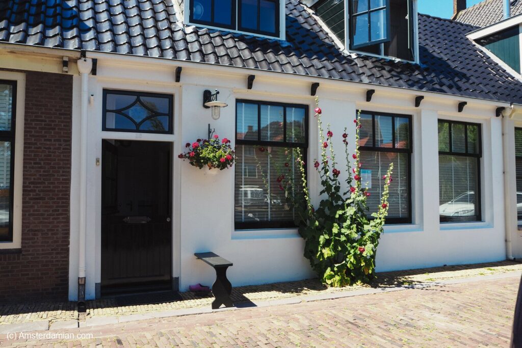 A white washed house in Monnickendam