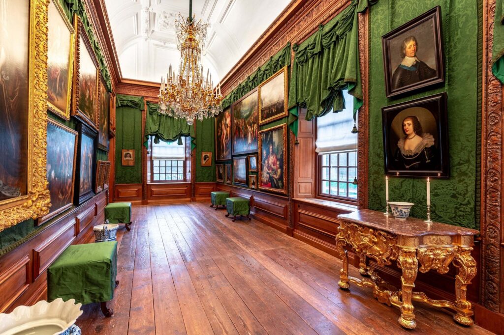Photo gallery at Paleis Het Loo. 