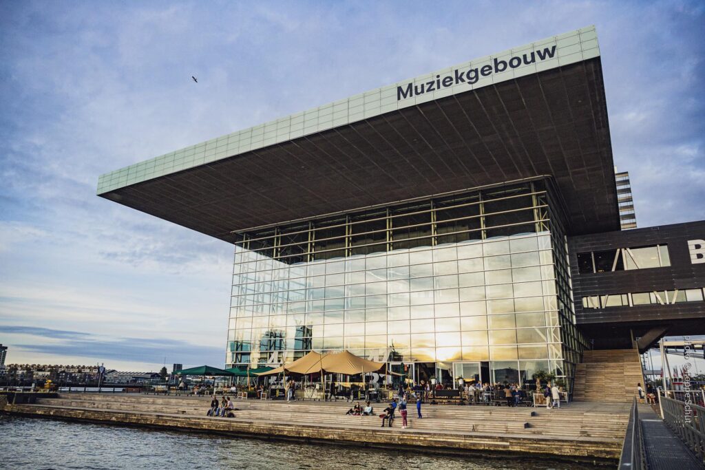 Muziekgebouw aan 't IJ - Terras (foto Foppe Schut)