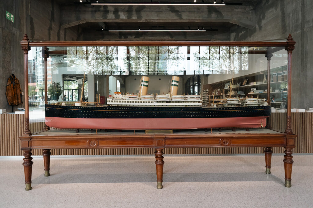 Holland-America line boat, route Rotterdam-New York