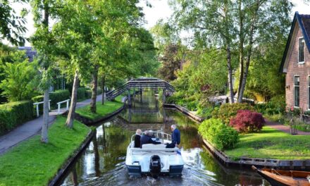 Visiting the Fairy-Tale Village of Giethoorn
