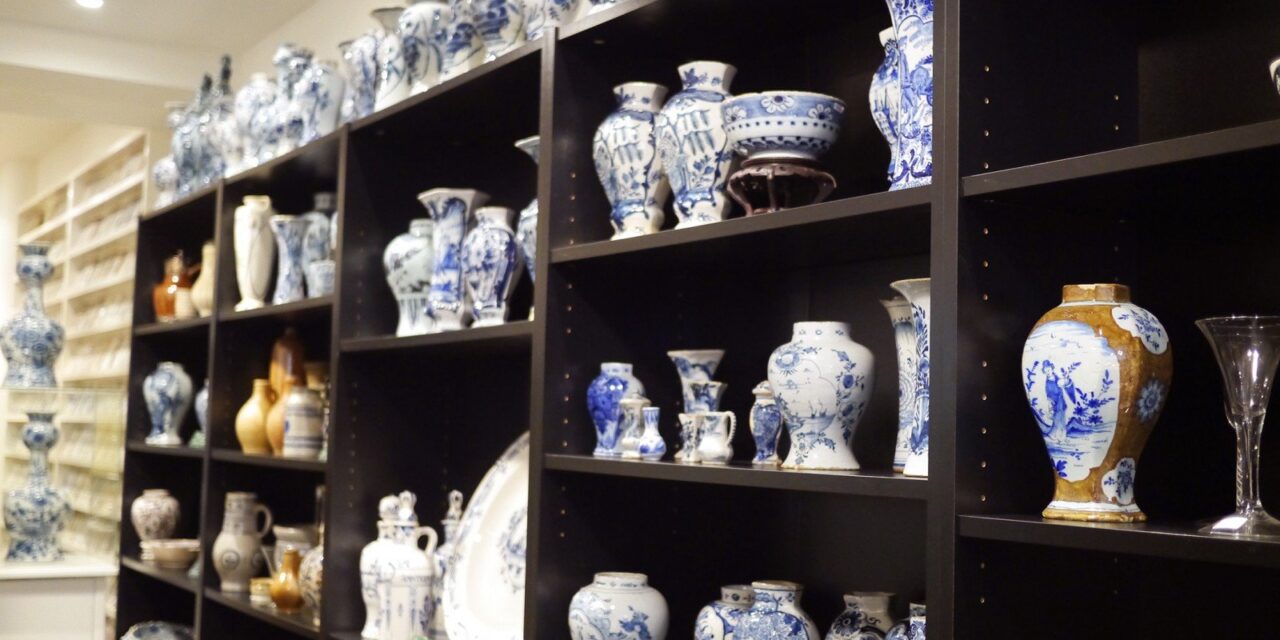 Found in Delft: antique ceramic shop