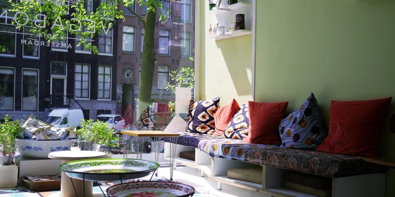 Vegan eating in Amsterdam: Vegabond