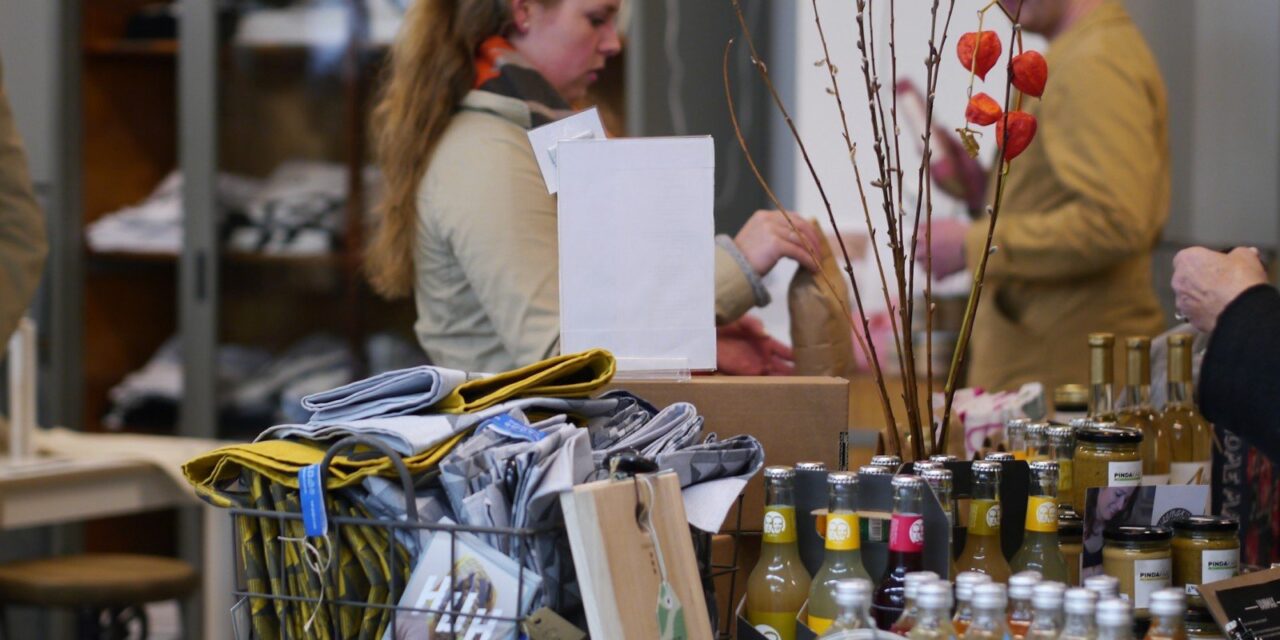 Shopping afternoon: Local Goods Market