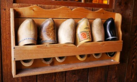 Clog making workshop at Zaanse Schan