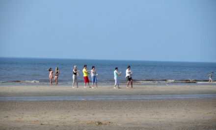 At Zandvoort before Easter