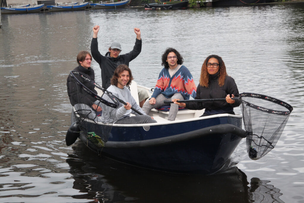 Plastic fishing with Eco Boats Amsterdam