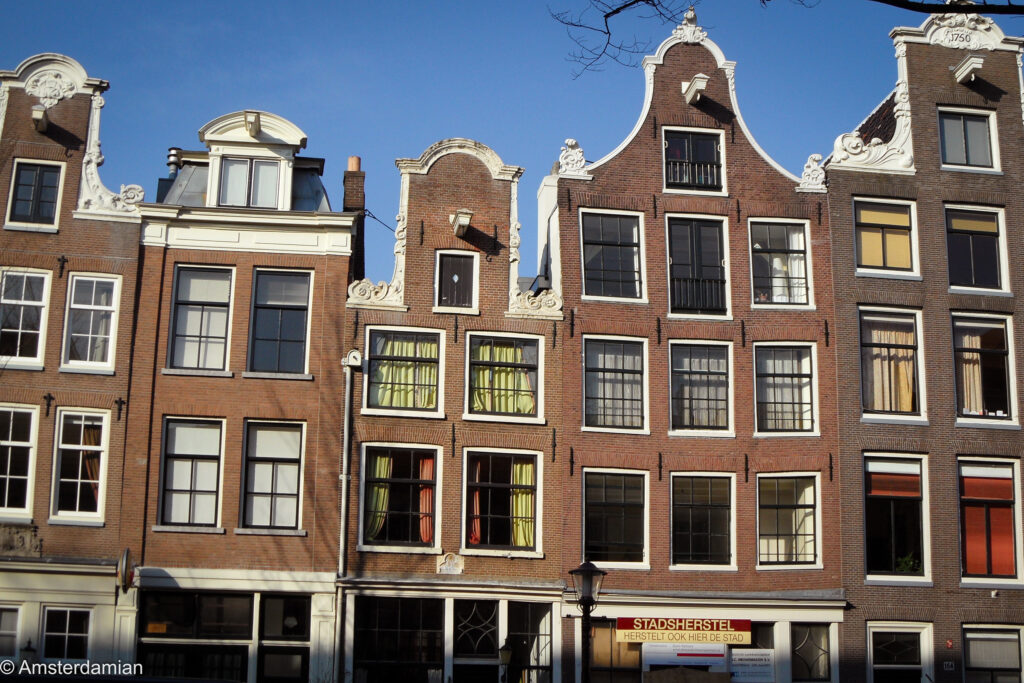 Hooks on Amsterdam houses 01