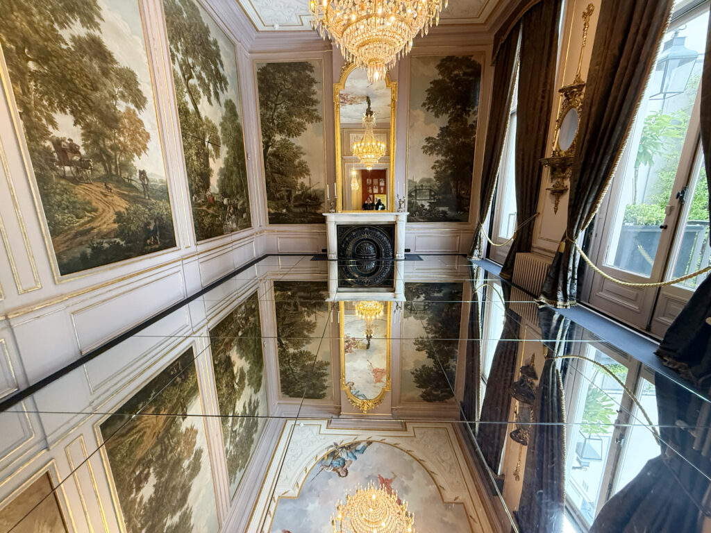 Grachtenmuseum Mirror room