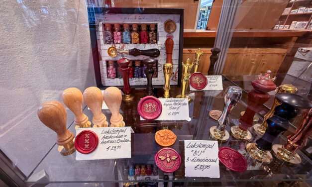 De Posthumus Winkel: A Specialty Store for Stamps and Stationery in Amsterdam