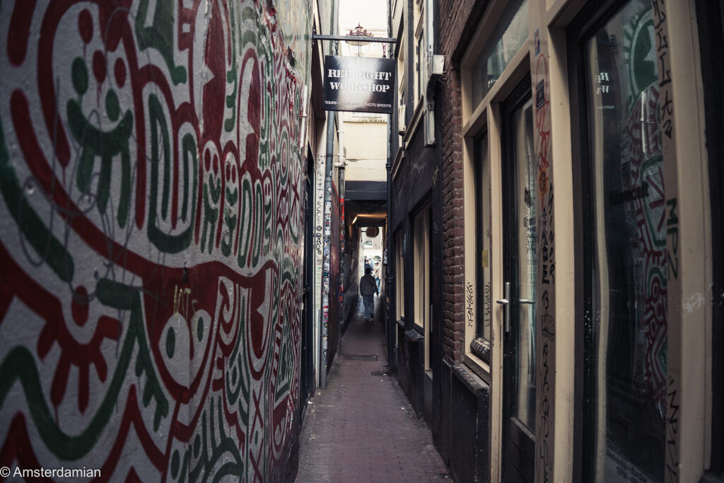 Trompettersteeg the narrowest street in Amsterdam
