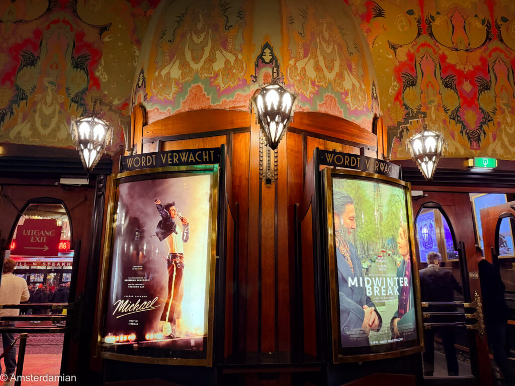Tuschinski wall detail
