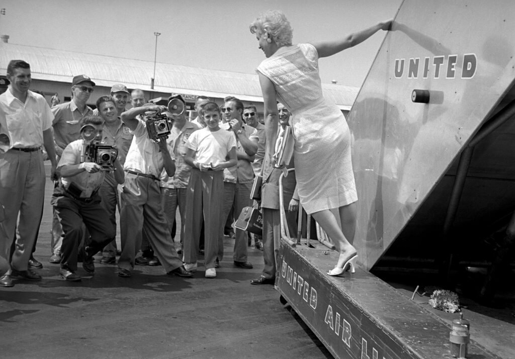 Marilyn Monroe before departing to Bement. NYC, 1955 © Eve Arnold / Magnum Photos